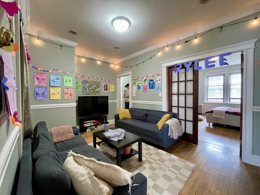 10 Greenway Ct, Coolidge Corner