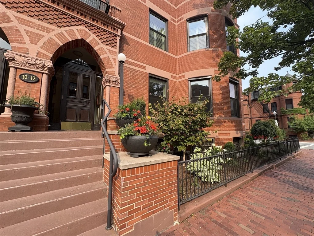 12 Cumberland St, Back Bay