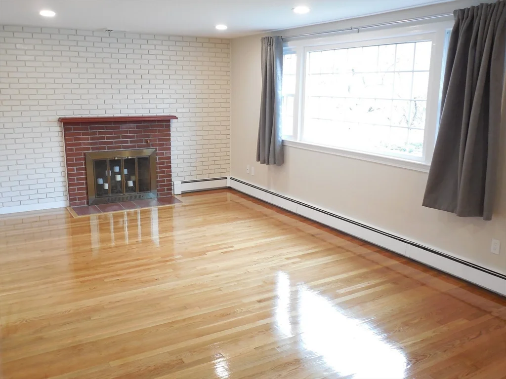 166 Totten Pond Rd, Piety Corner