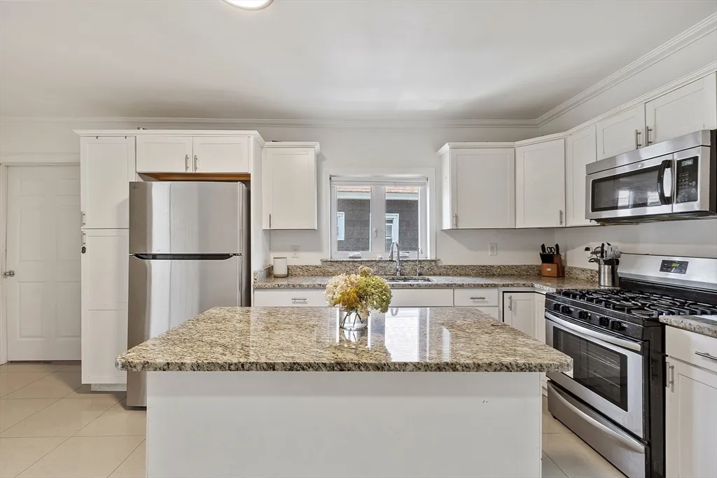 42 Perry Ave, Lawrence