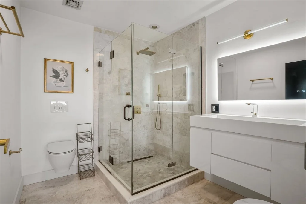 10 Ocean Ave, Revere Beach