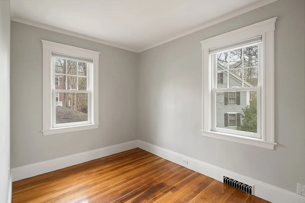 110 Leonard St, Belmont