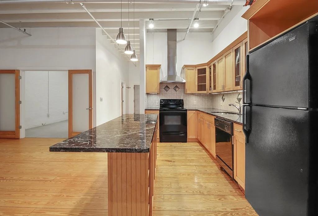 107 South, Leather District