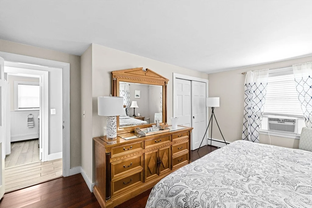 4 Country Dr, South Hingham