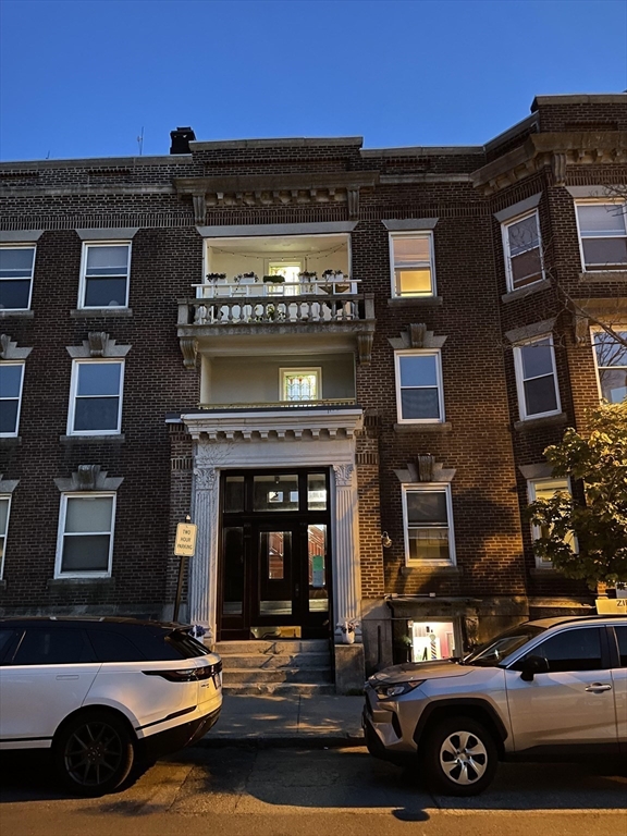 3 Alton Pl, Coolidge Corner