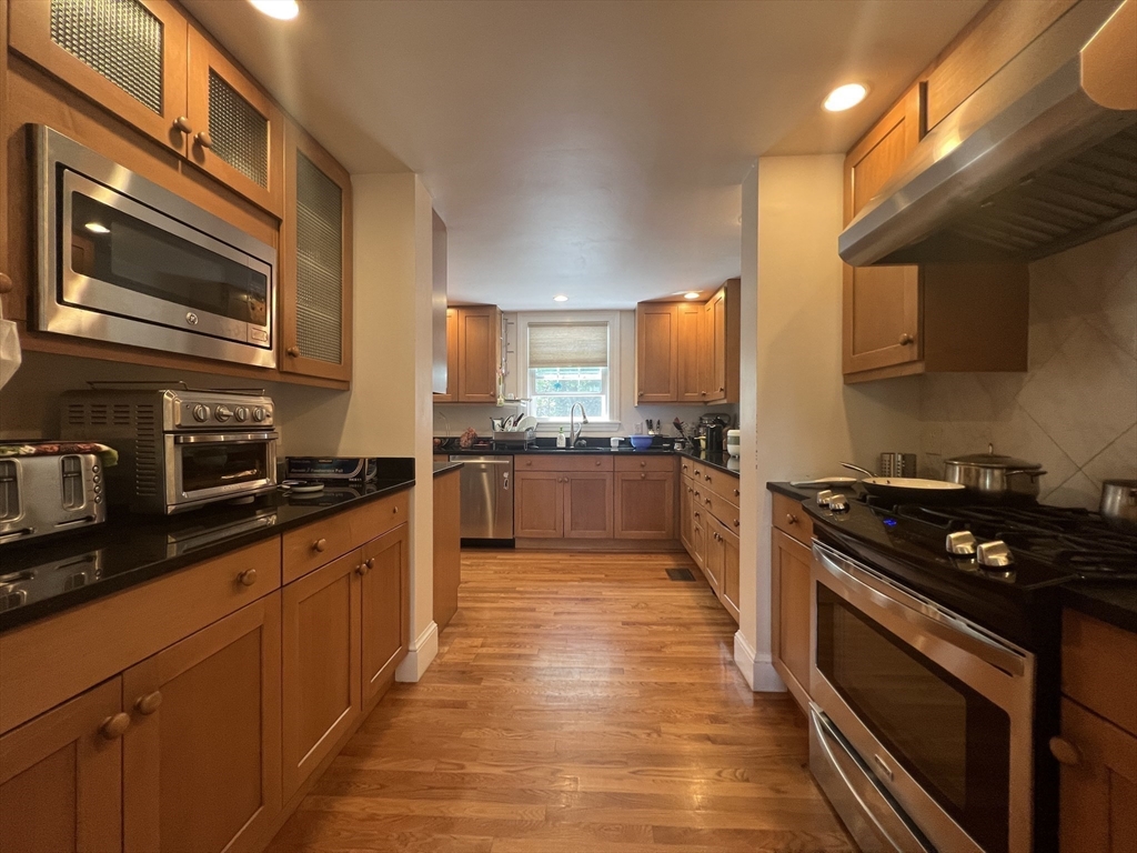 25 Allen Ave, Waban