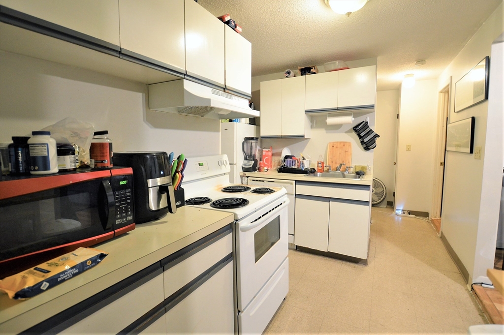 21 Kinross Rd, Brighton