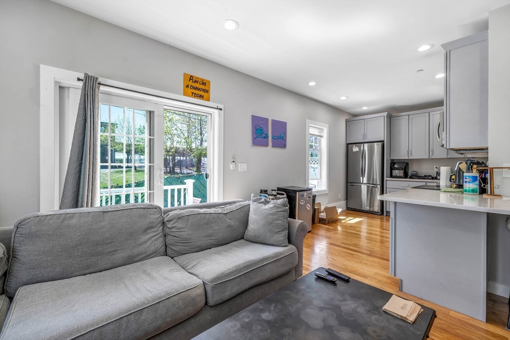 8 W Bellflower St, Dorchester