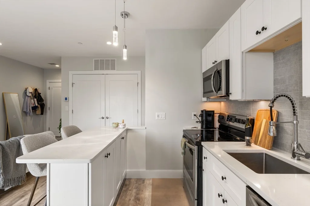 1457 Tremont St, Mission Hill