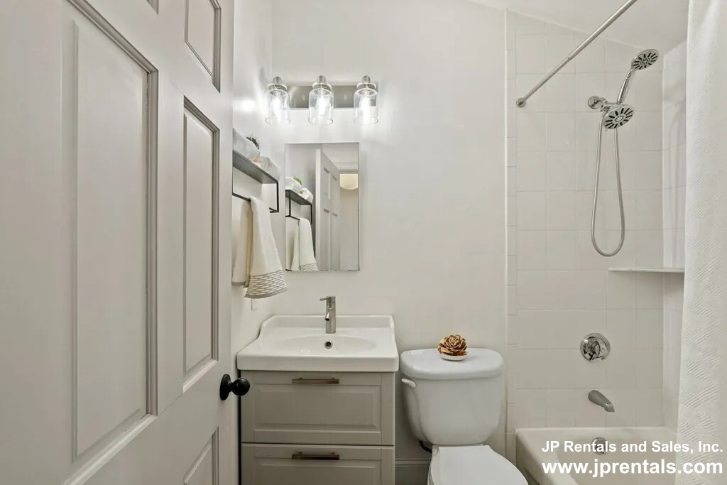 19 Norfolk St, Roxbury