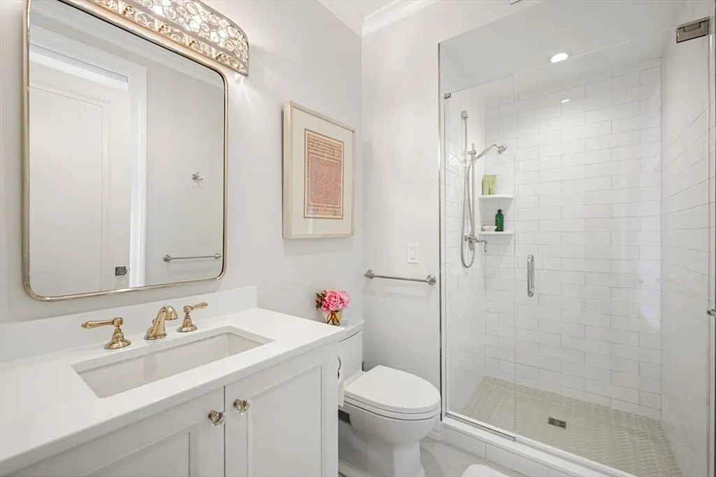 35 Littles Point Rd, Swampscott