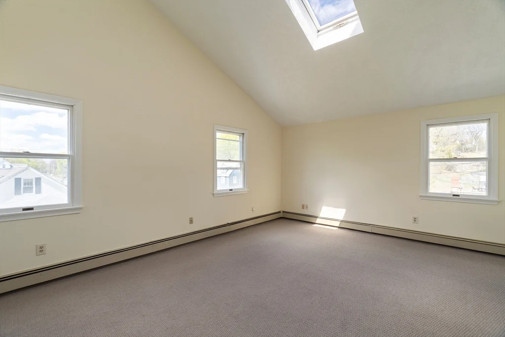 99 Garfield Ave, Woburn
