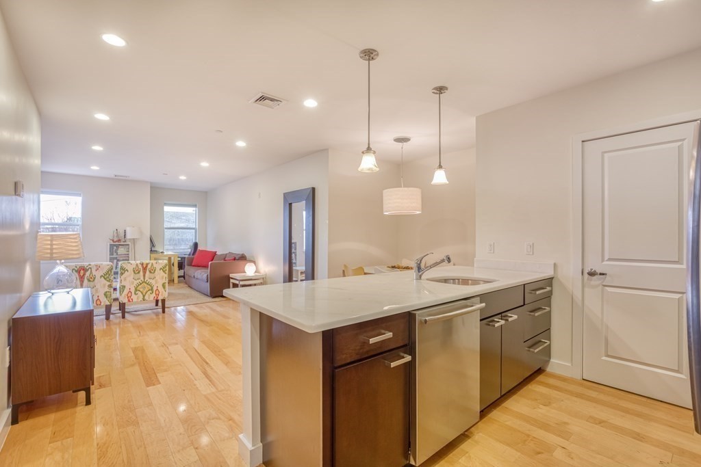 65 Beacon St, Somerville