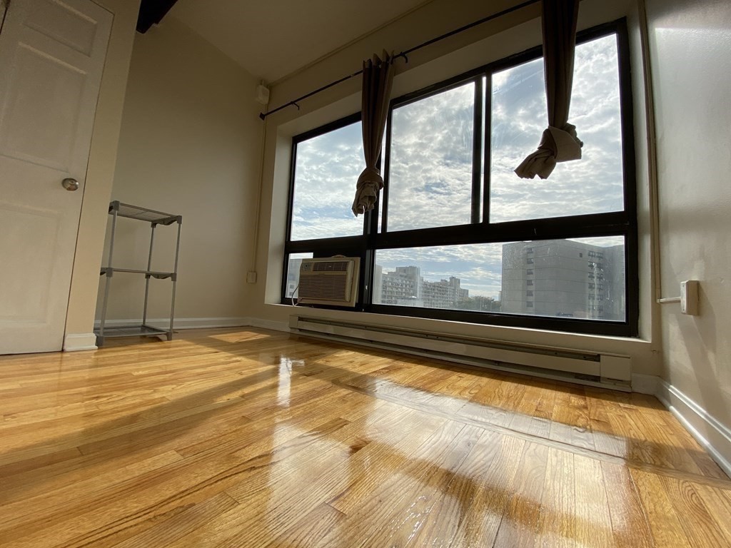 12 Stoneholm, Back Bay