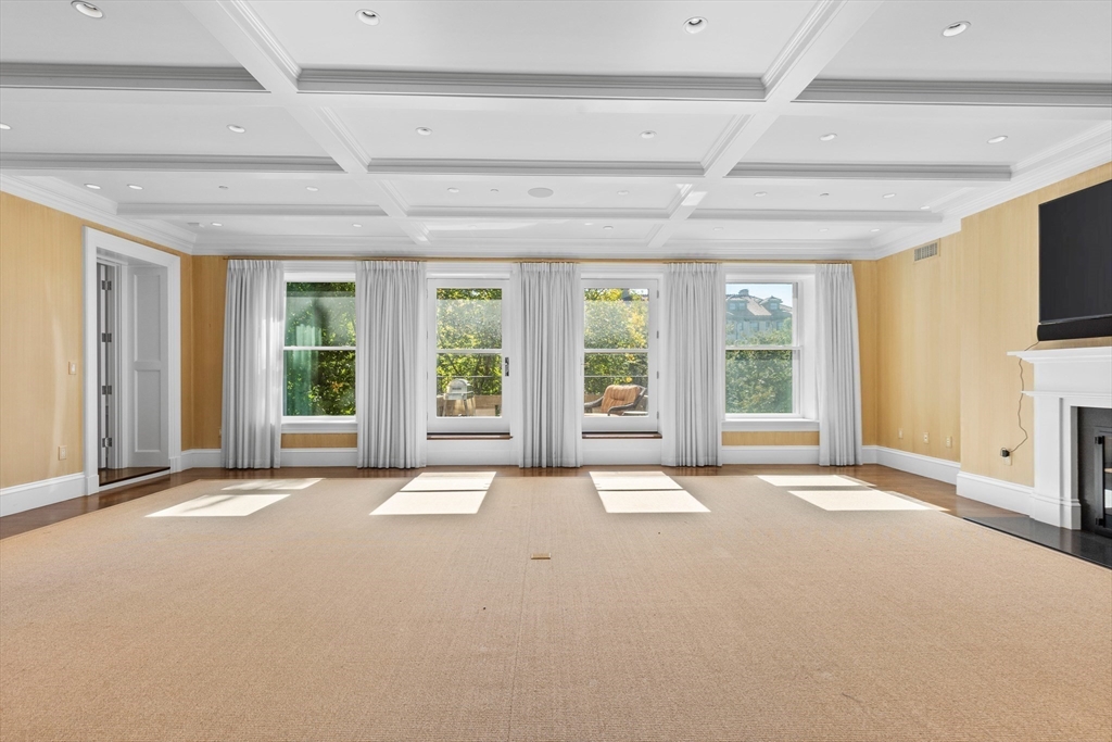 409 Commonwealth Ave, Back Bay