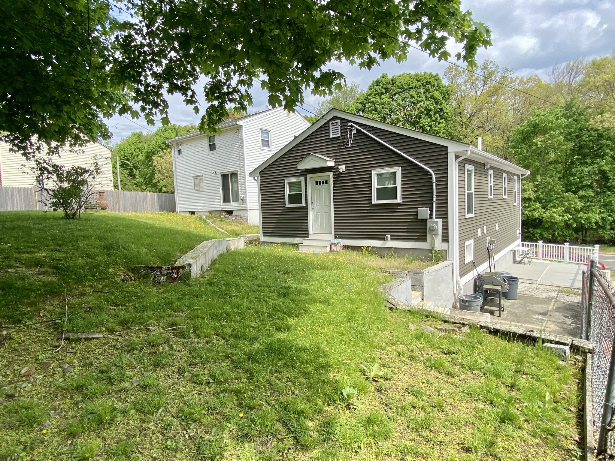 52 South Border Rd, Medford