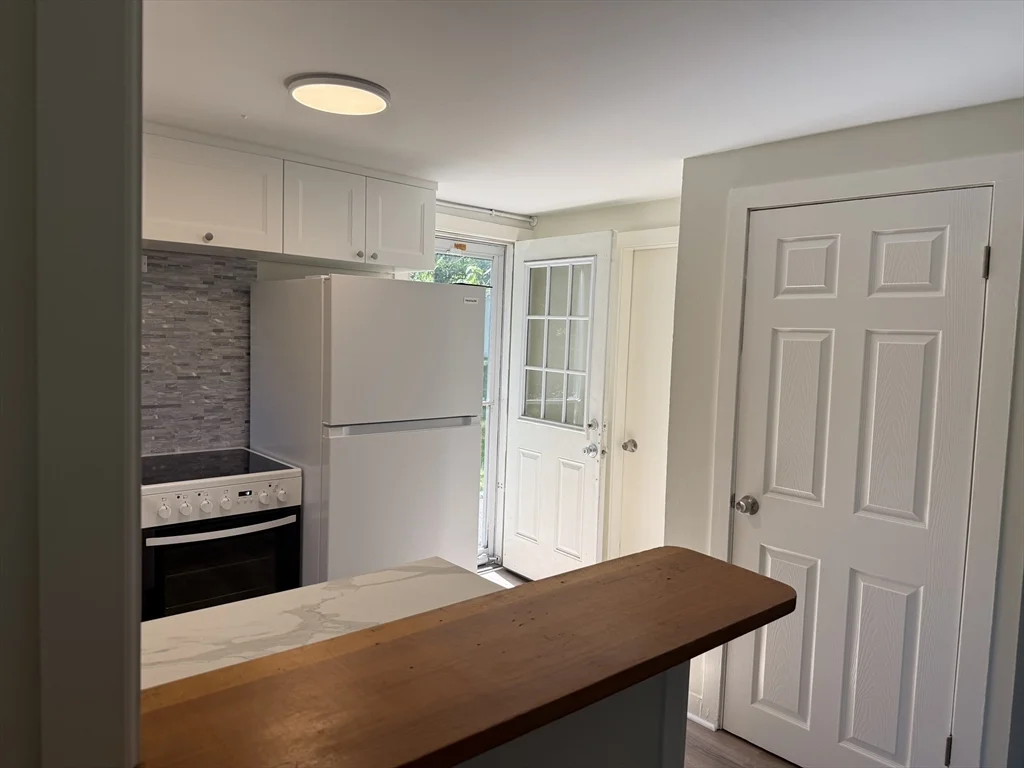 28 Crestview Dr, Westborough