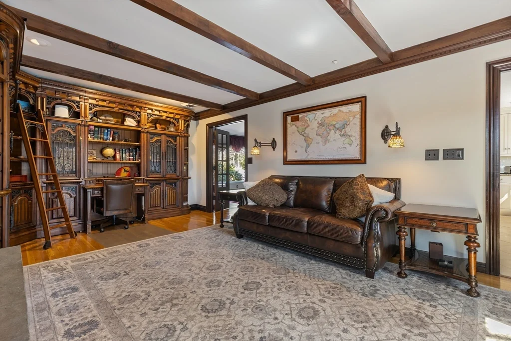 10 Stonewood Dr, Newton