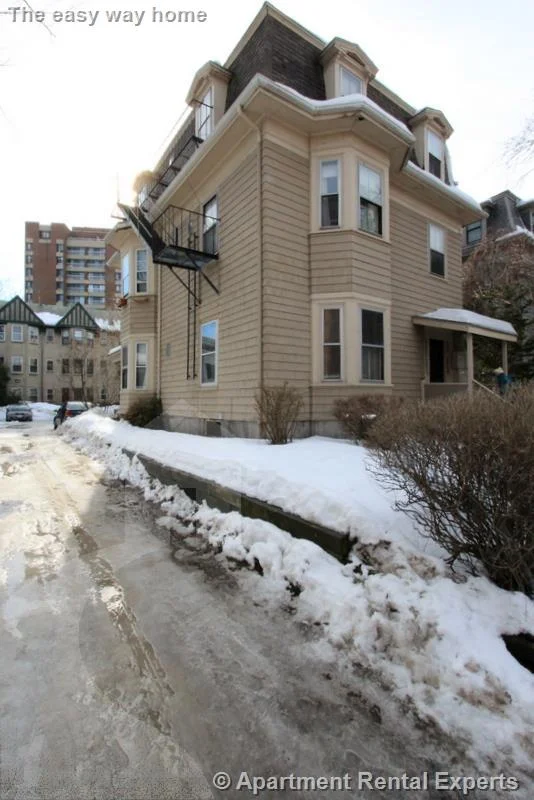 378 Harvard St, Harvard Square