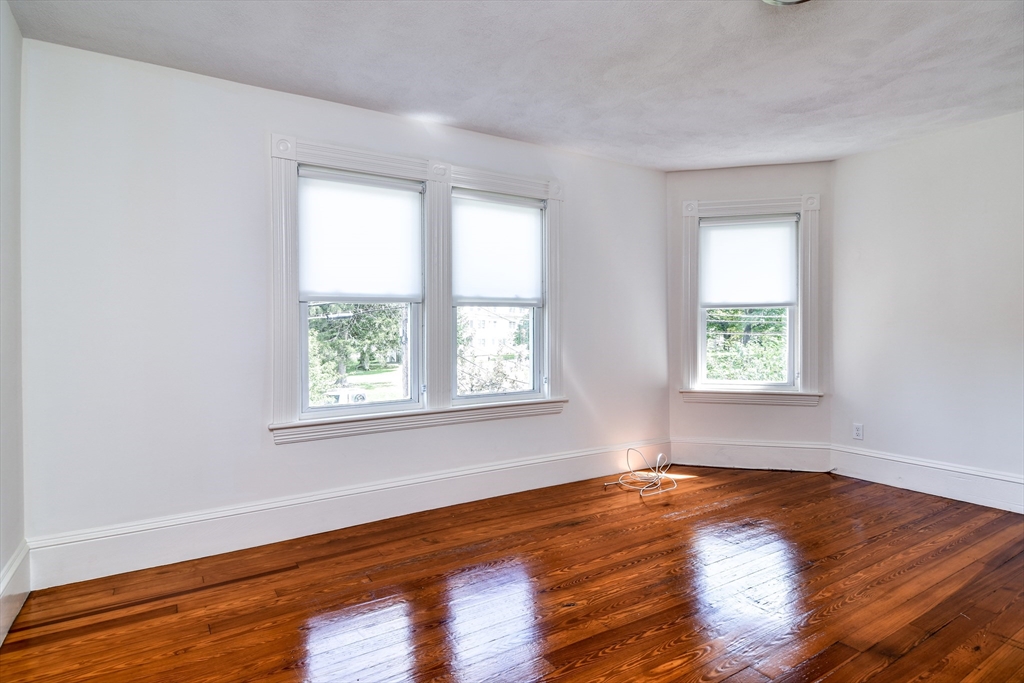 76 Walnut St, Natick