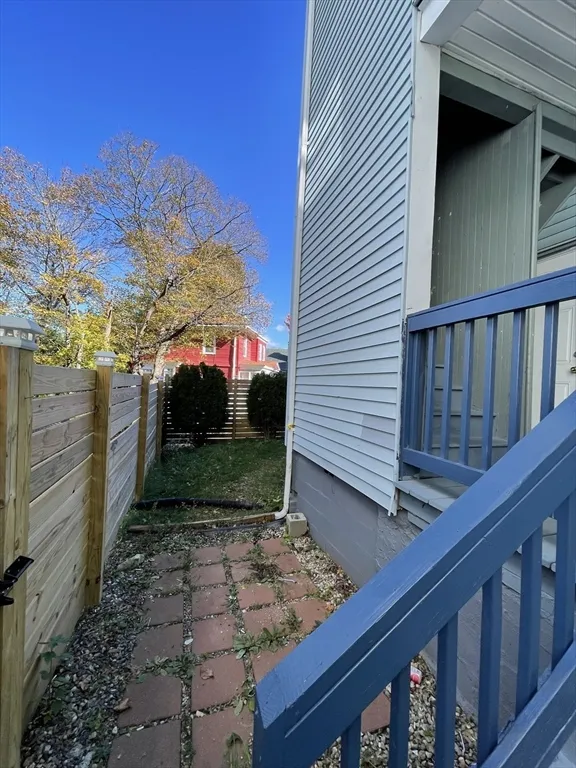 5 Freeland Ter, Worcester