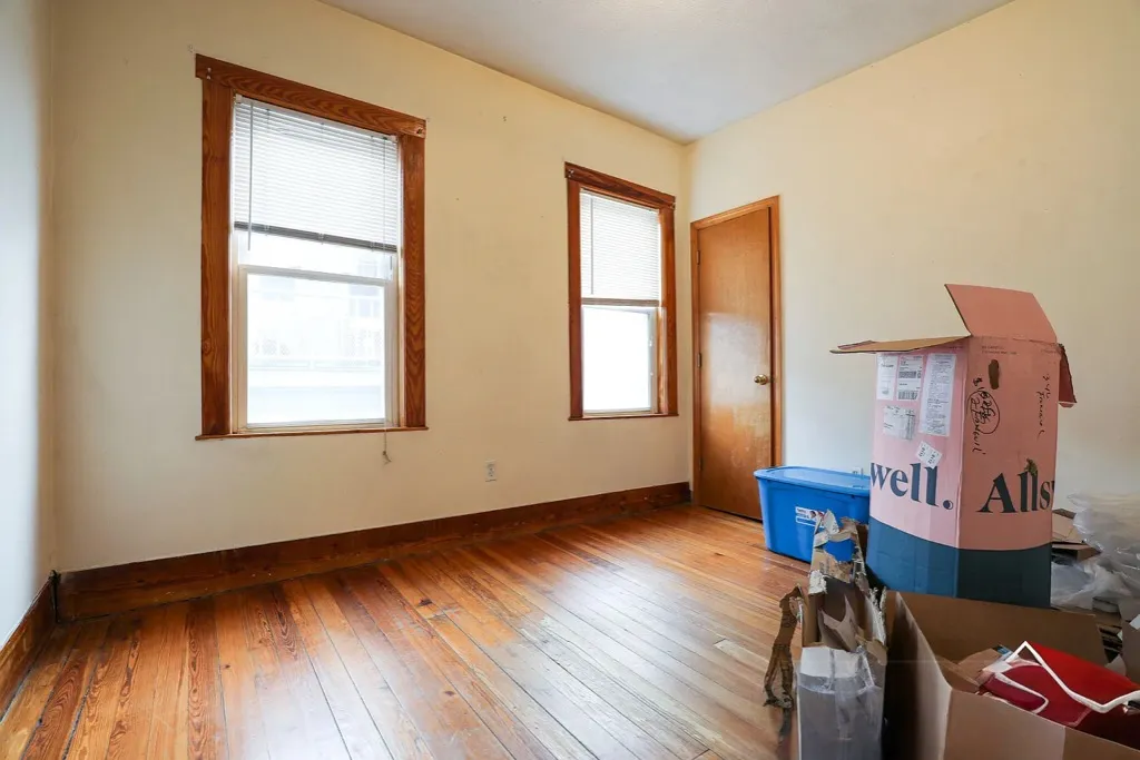 346 Faneuil St, Oak Square
