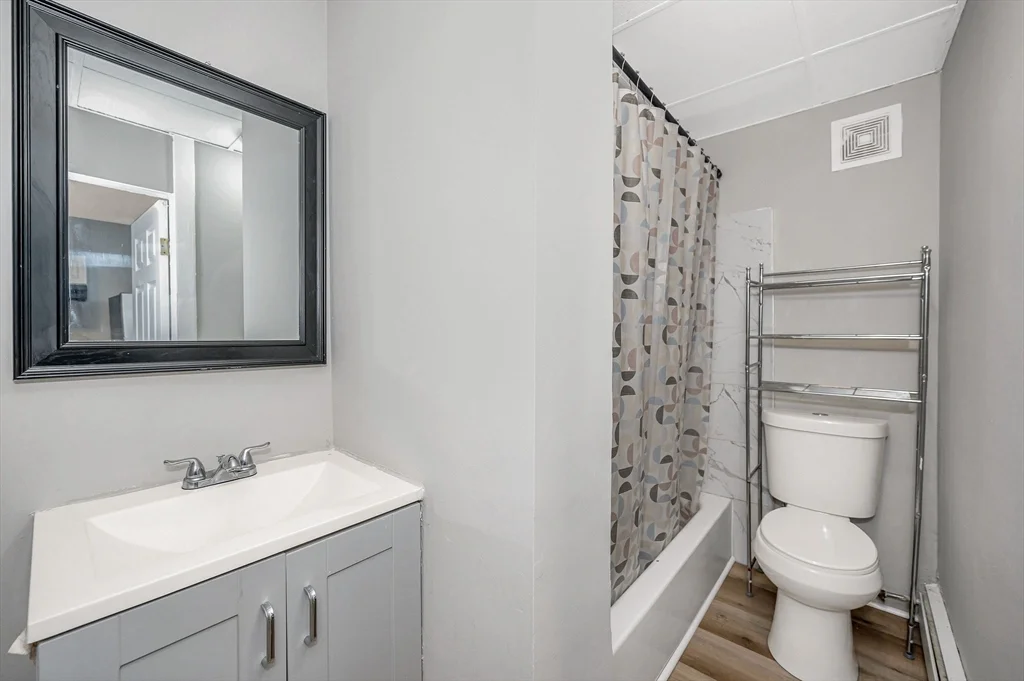 50 1/2 Common St, North Lawrence