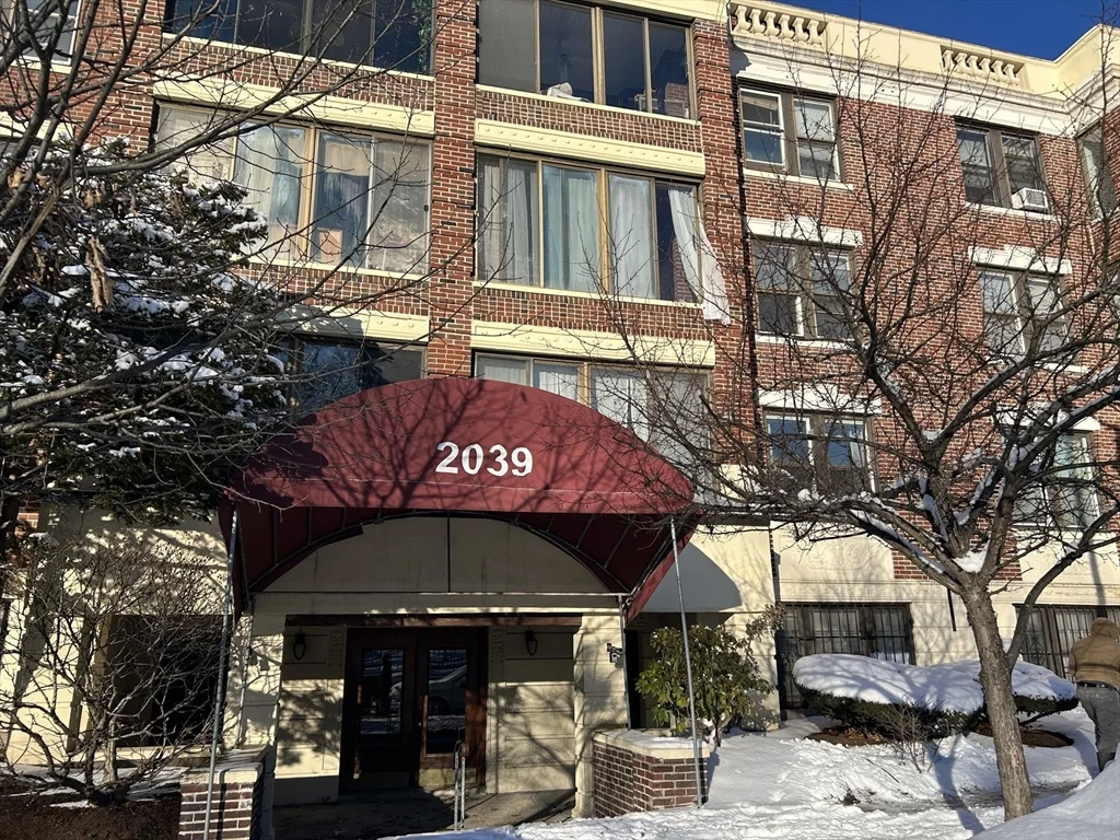 2039 Commonwealth Ave, Brighton