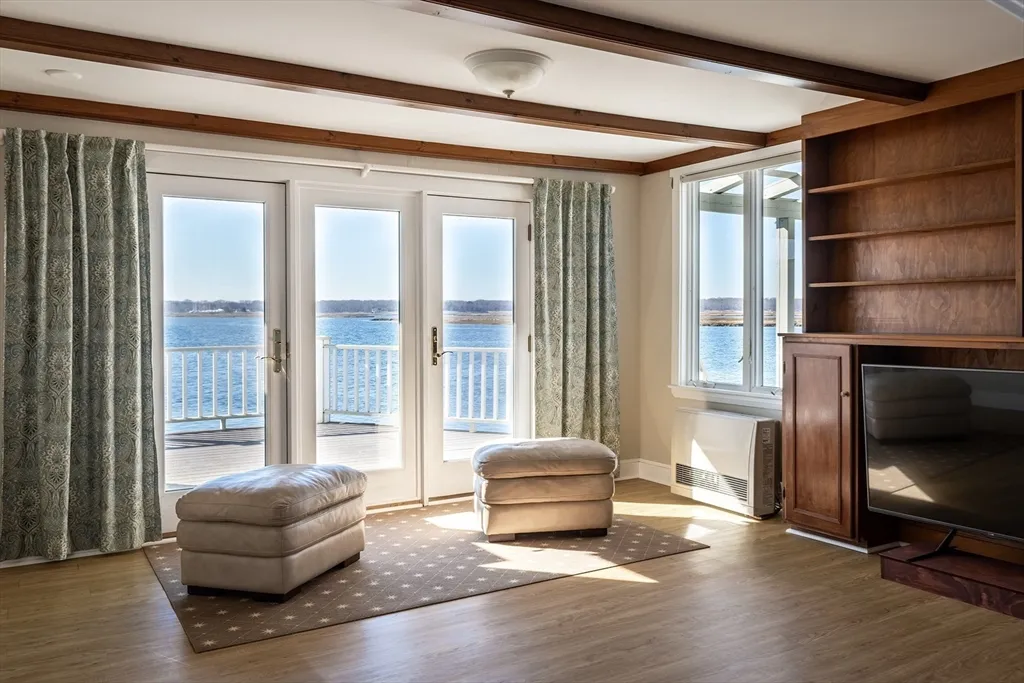 33 Eagle Hill Rd, Great Neck