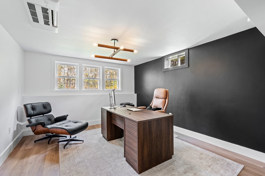 86 Pioneer Trail, Plymouth