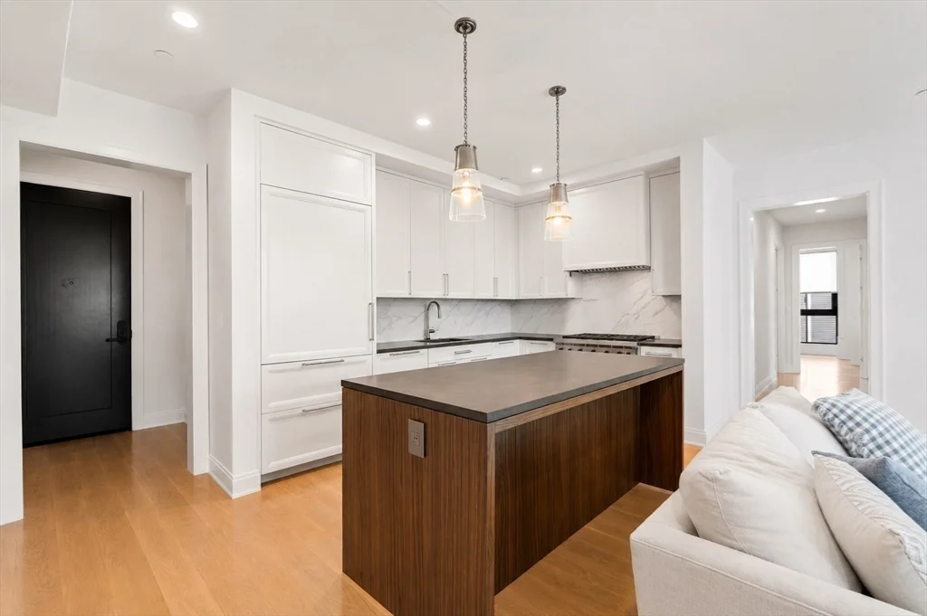 100 Linden St, Wellesley