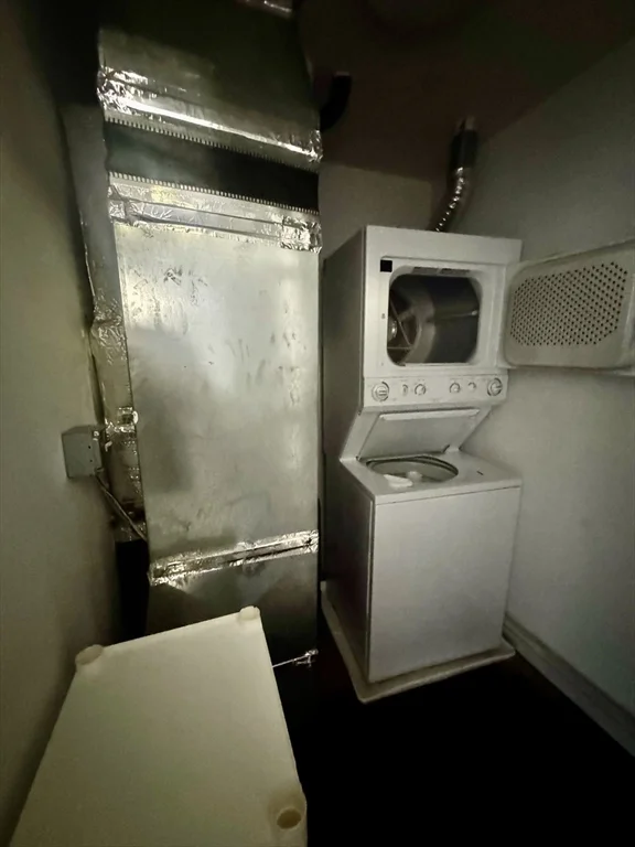 145 Union St, Center