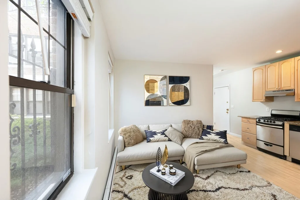 64 Queensberry St, Fenway