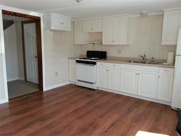 4 Roy Ave, Plum Island