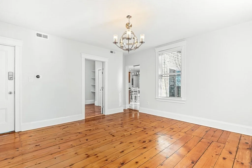 11 Symonds St, Salem