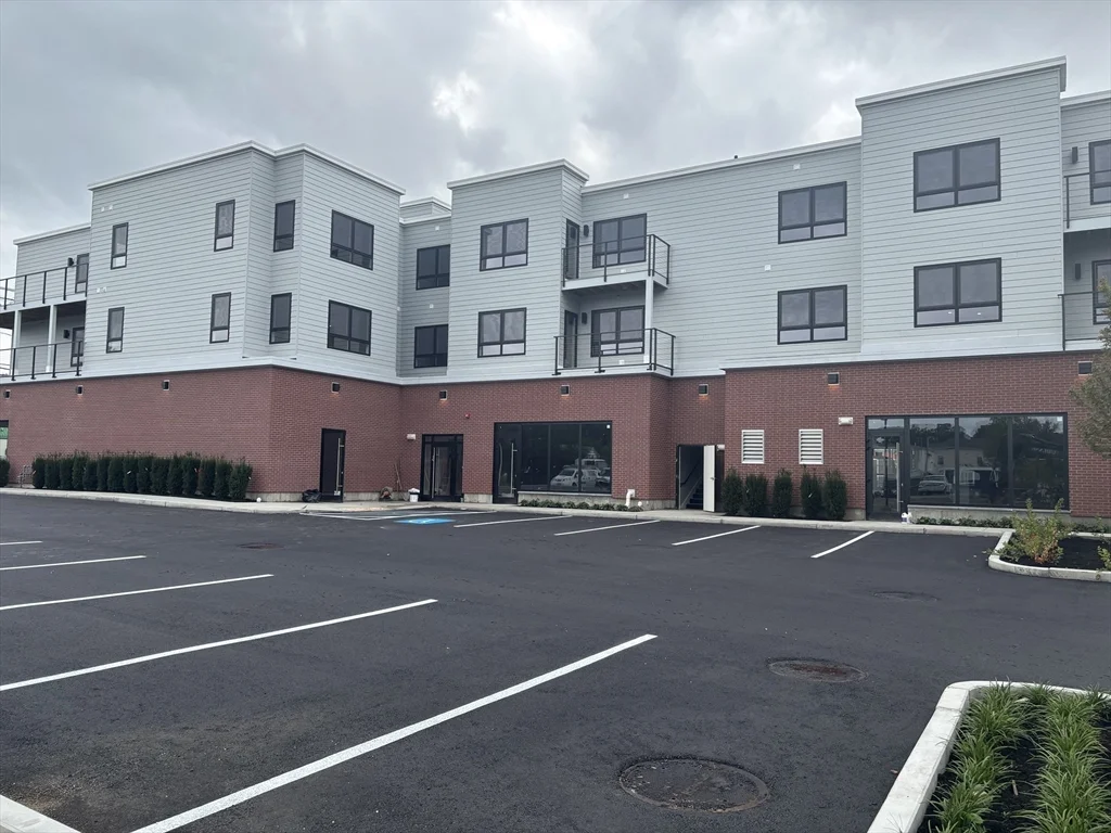 1391 Main St, Walpole