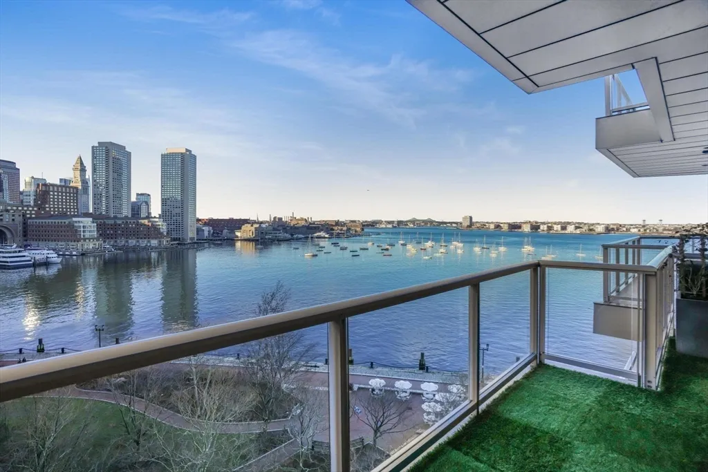 22 Liberty Dr, Seaport District