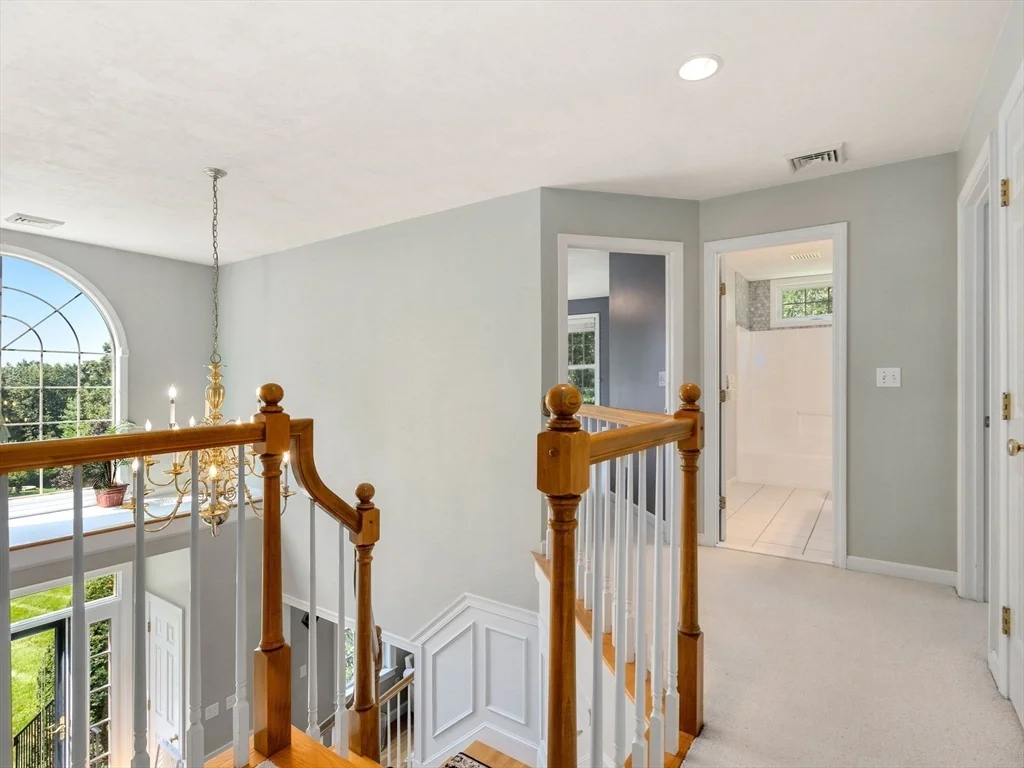 13 Breakneck Hill Rd, Hopkinton