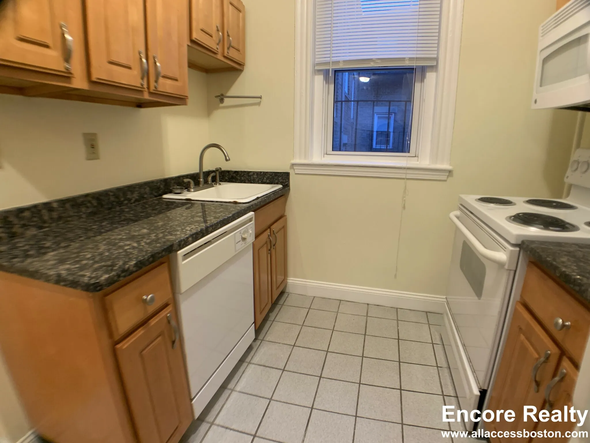 120 Peterborough St, Fenway