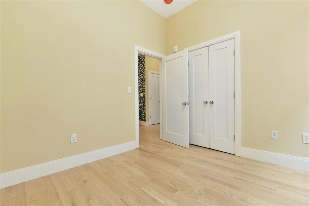 184 Paris, East Boston