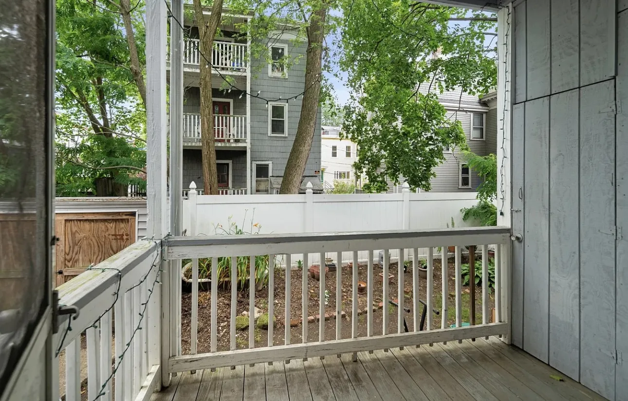 64 Pleasant St, Cambridgeport