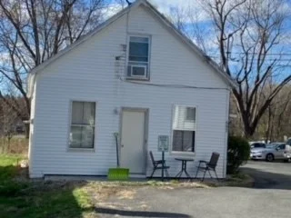 697 Main St, Amherst