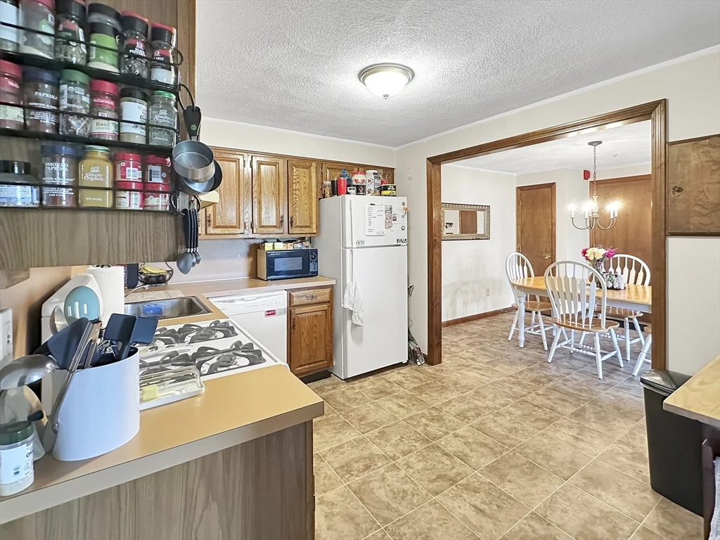 45 Apache Way, Tewksbury