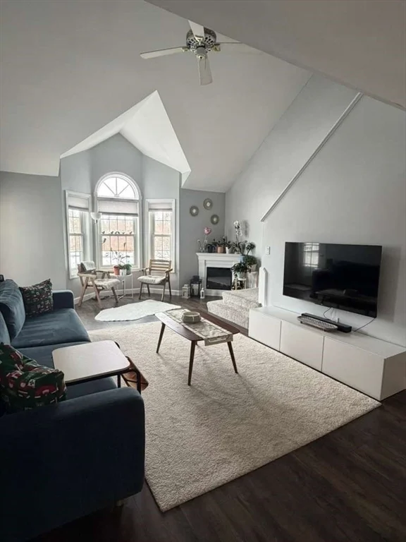 212 Carriage Ln, Taunton