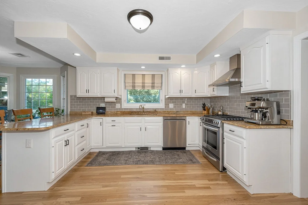 4 Nashoba Dr, Chelmsford