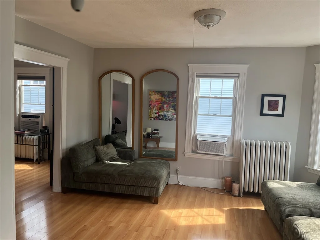 15 Parkton Rd, Jamaica Plain