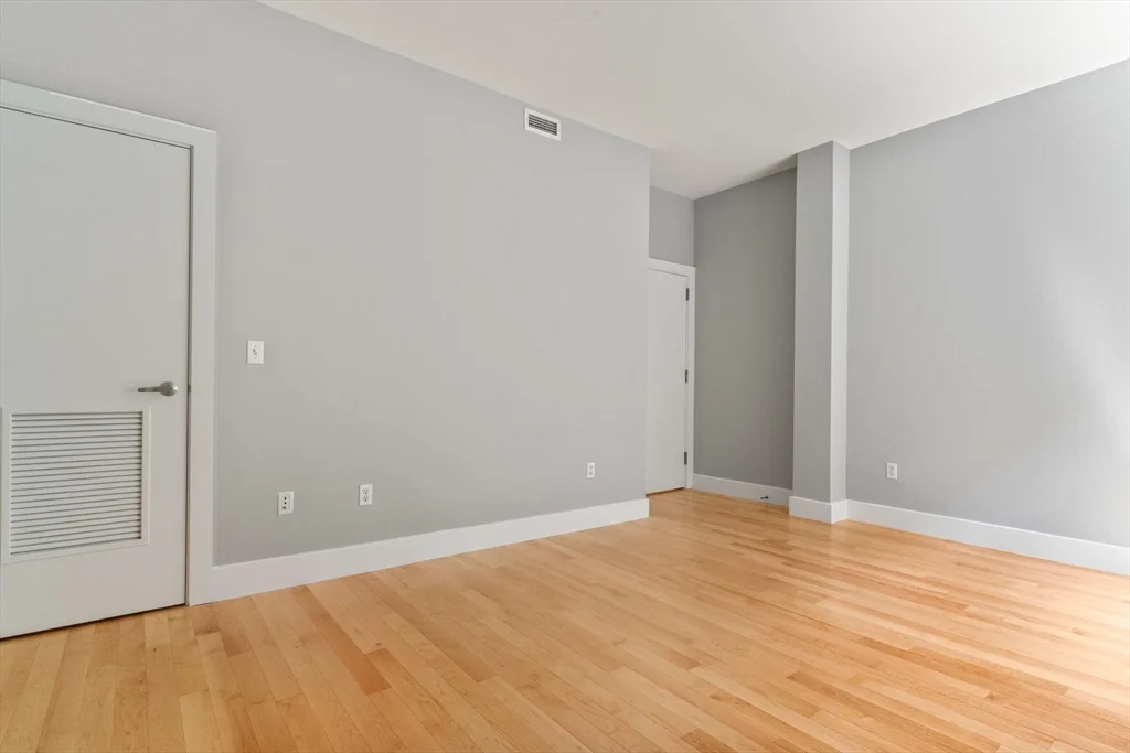 70 Lincoln, Leather District