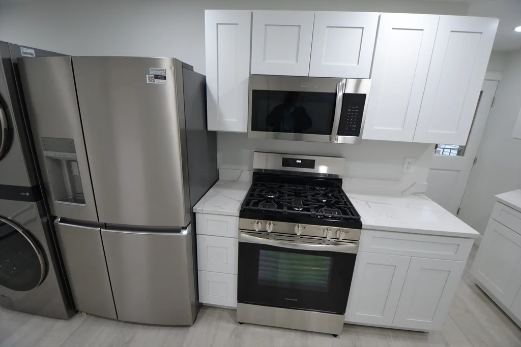 15 Avalon St, Revere