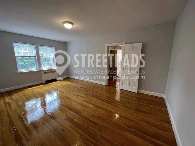 1163 Beacon St, Longwood