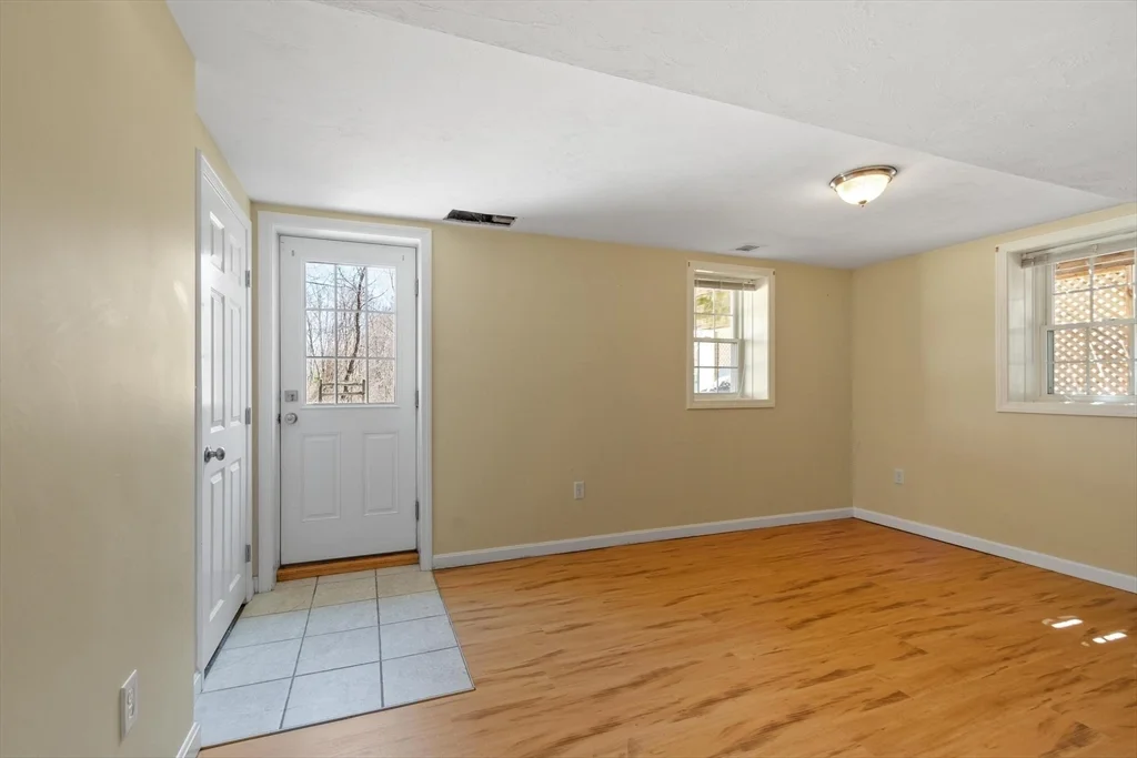 27 Pine St, Pepperell